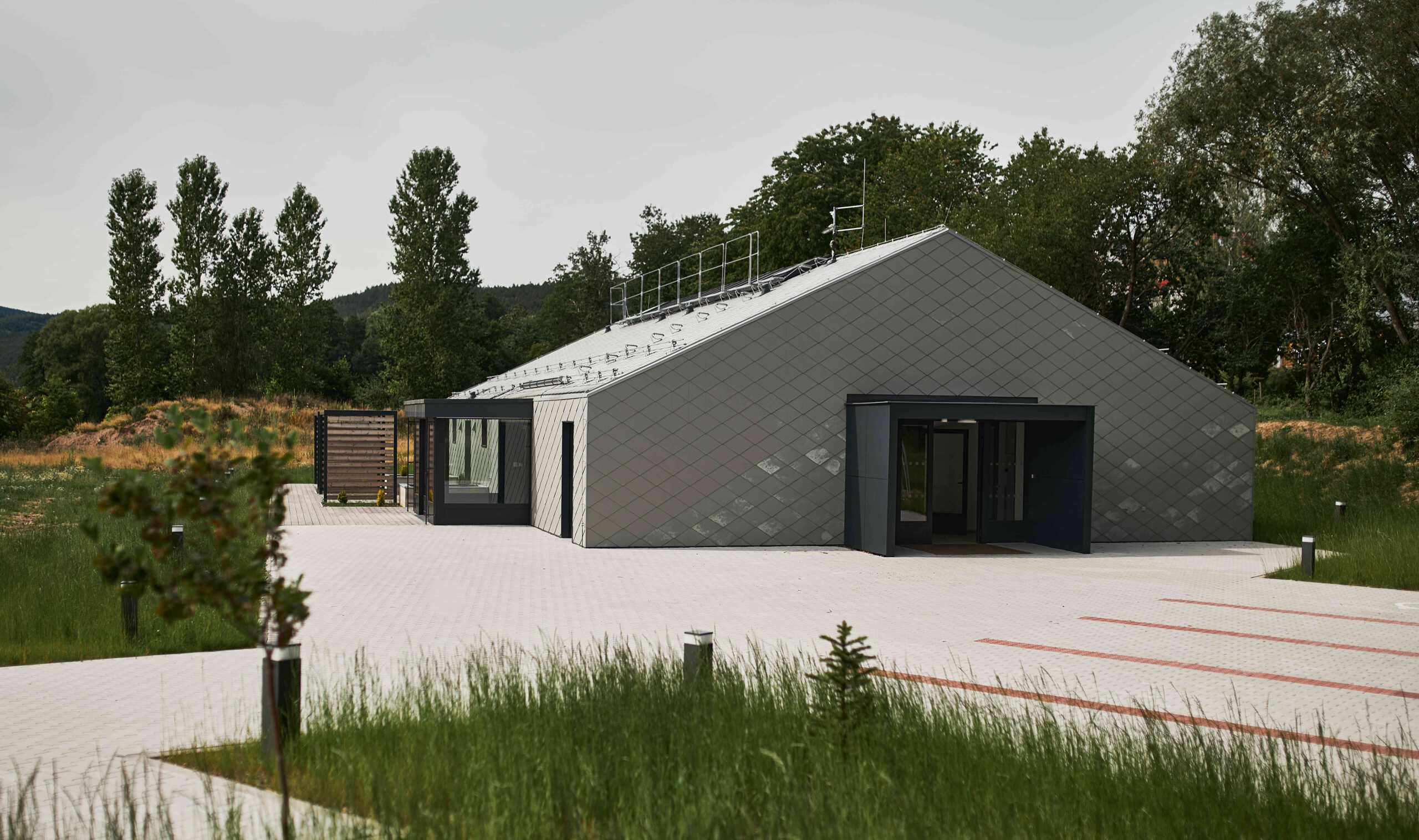 dům pro lidi s postižením, handicap, bezbariérové, studie, návrh, realizace, vít lopatovský, filip horatsche, artikl, cena hejtmana, liberec, 2022, návrh budovy, venkovní prostory, interiér, architekt, projekt, studie, 3d, model
