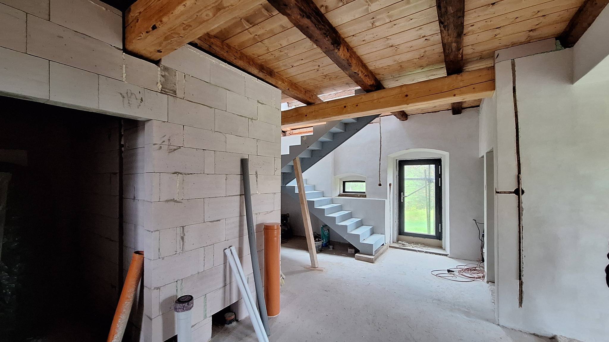 rekonstrukce, rodinný dům, stodola, návrh interiéru, návrh budovy, návrh domu, návrh zahrady, projekt, studie, architekt, Vít Lopatovský, Pertoltice