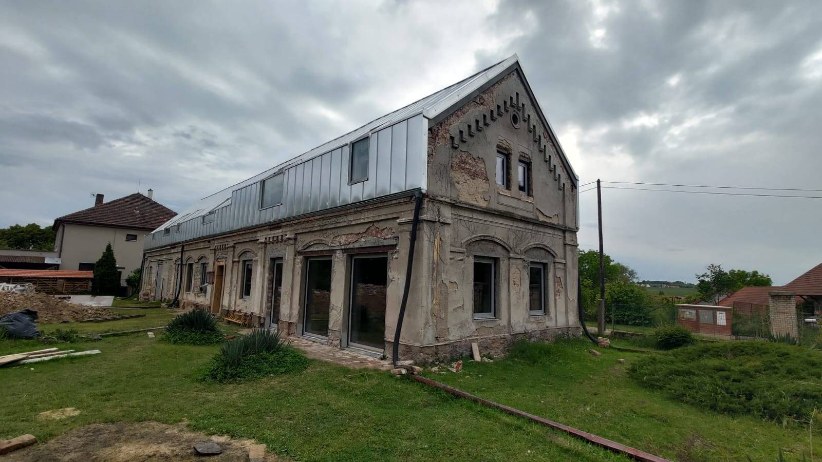 rekonstrukce, hospodářská stavba, stavení, bukovka, plzeň, architekt, návrh budov, návrh vzhledu, studie, projekt, Vít Lopatovský,