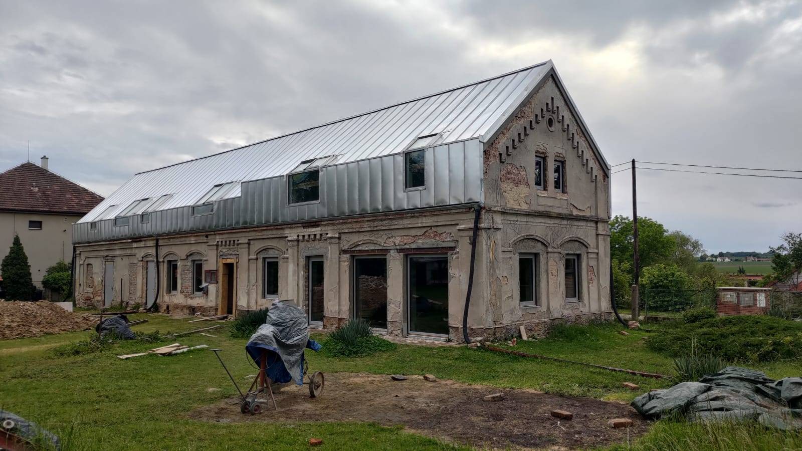 rekonstrukce, hospodářská stavba, stavení, bukovka, plzeň, architekt, návrh budov, návrh vzhledu, studie, projekt, Vít Lopatovský,